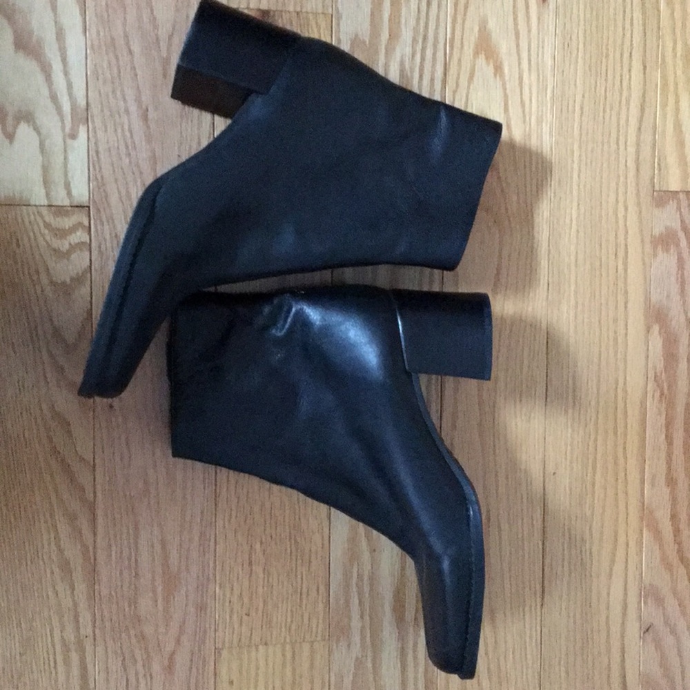 Beautiful black vintage booties.